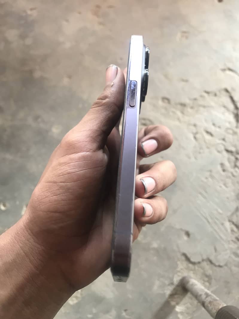 Apple iPhone 14 Pro 2