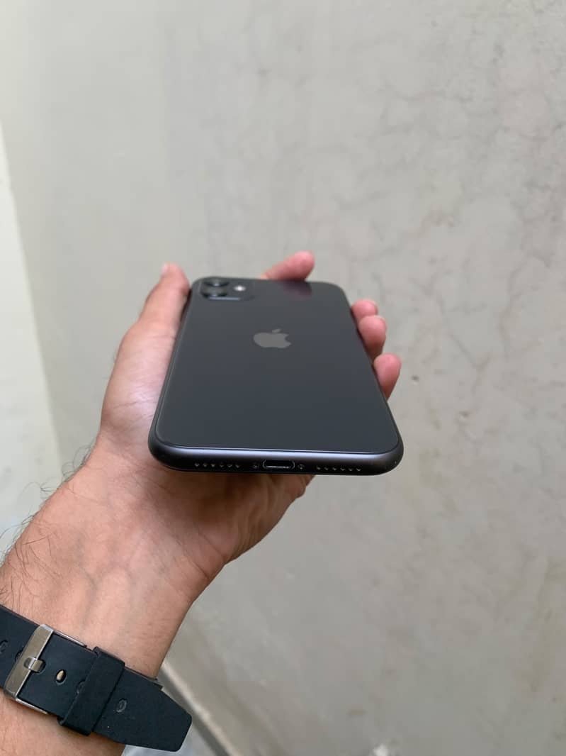 Apple iPhone 11 3