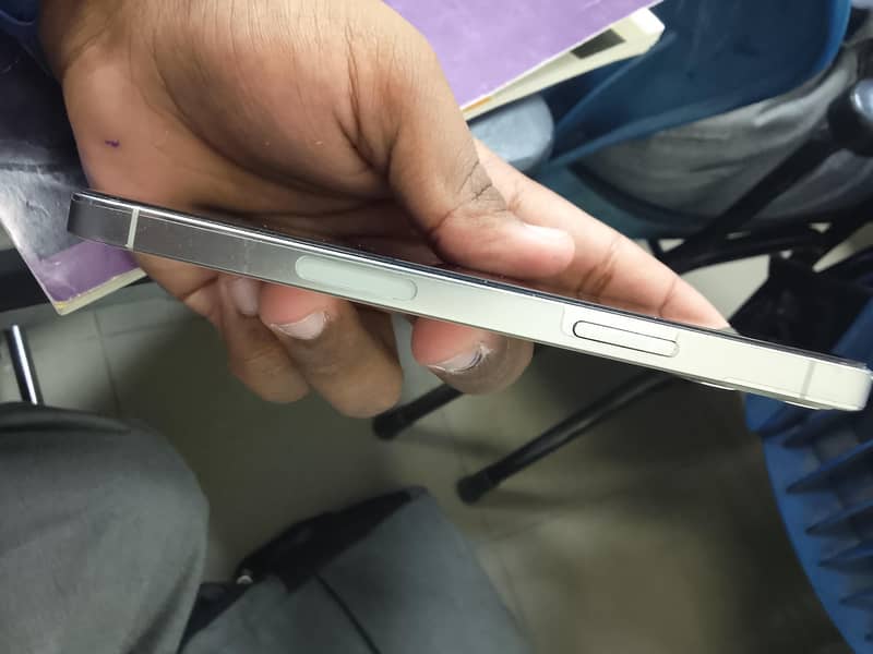 Apple iPhone 12 Pro 3