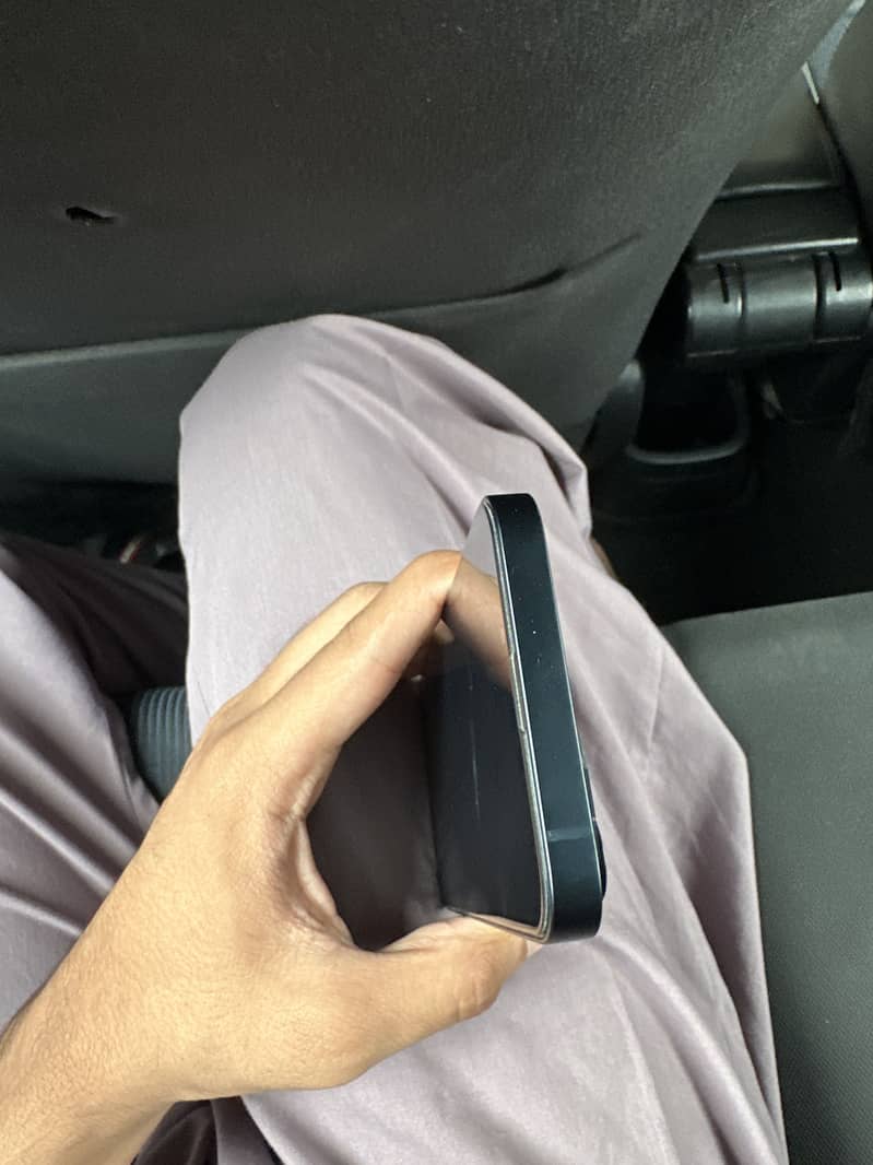 Apple iPhone 13 2