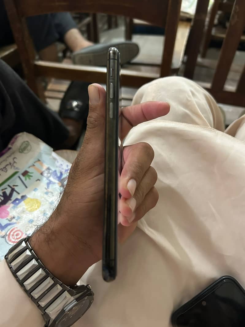 Apple iPhone 11 Pro Max 1