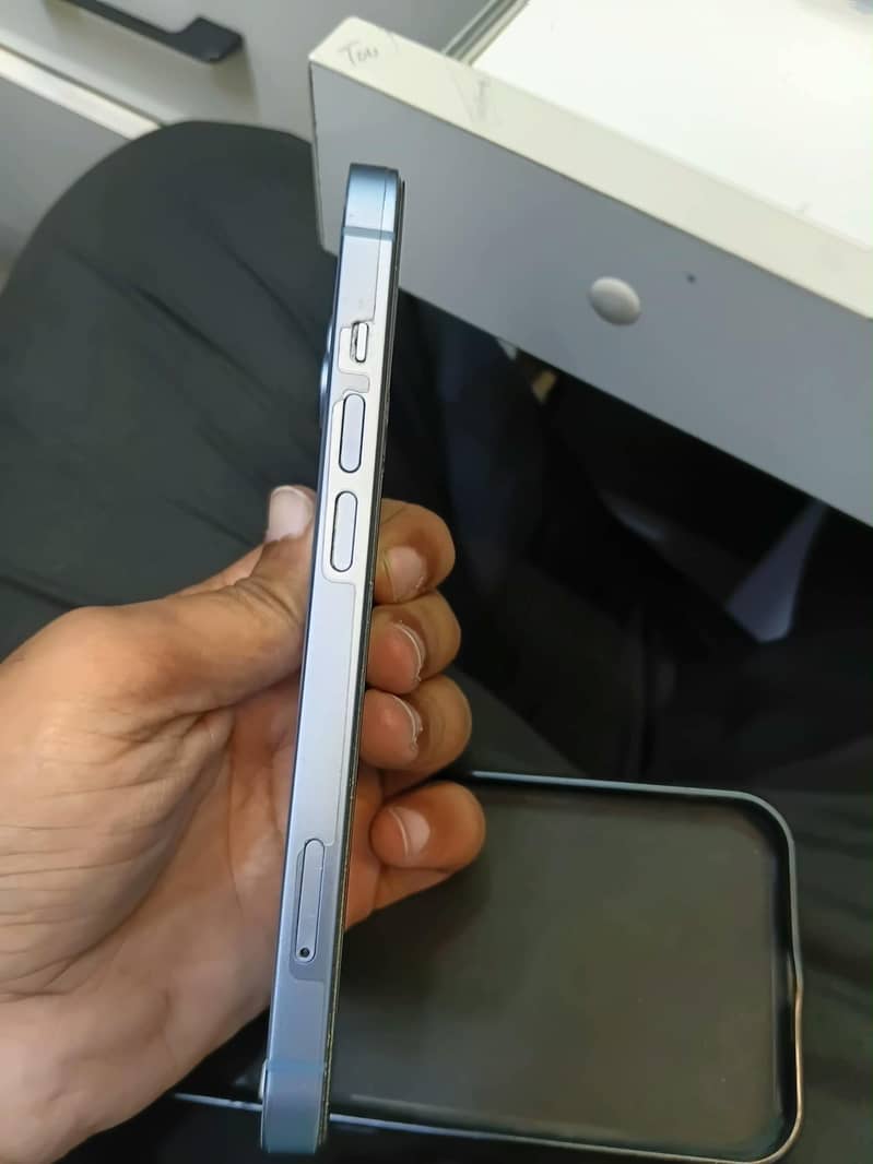 Apple iPhone 14 4