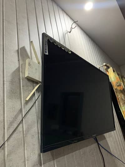 EcoStar 40 Inch LED TV - Excellent Condition