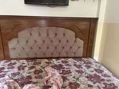 KING SIZE BED WITH MATTRESS FOR SALE (used like new)