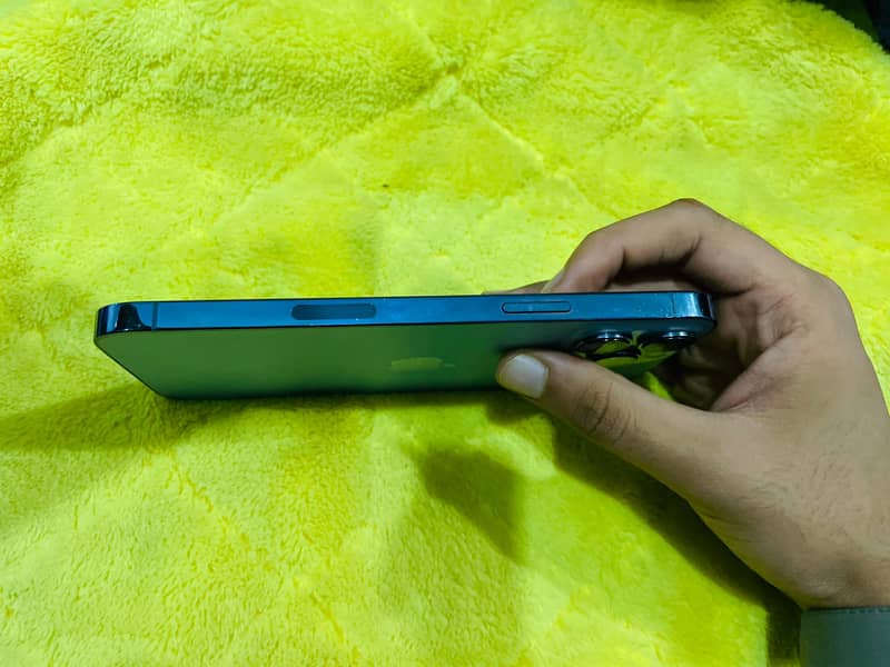 Apple iPhone 13 Pro Max 2