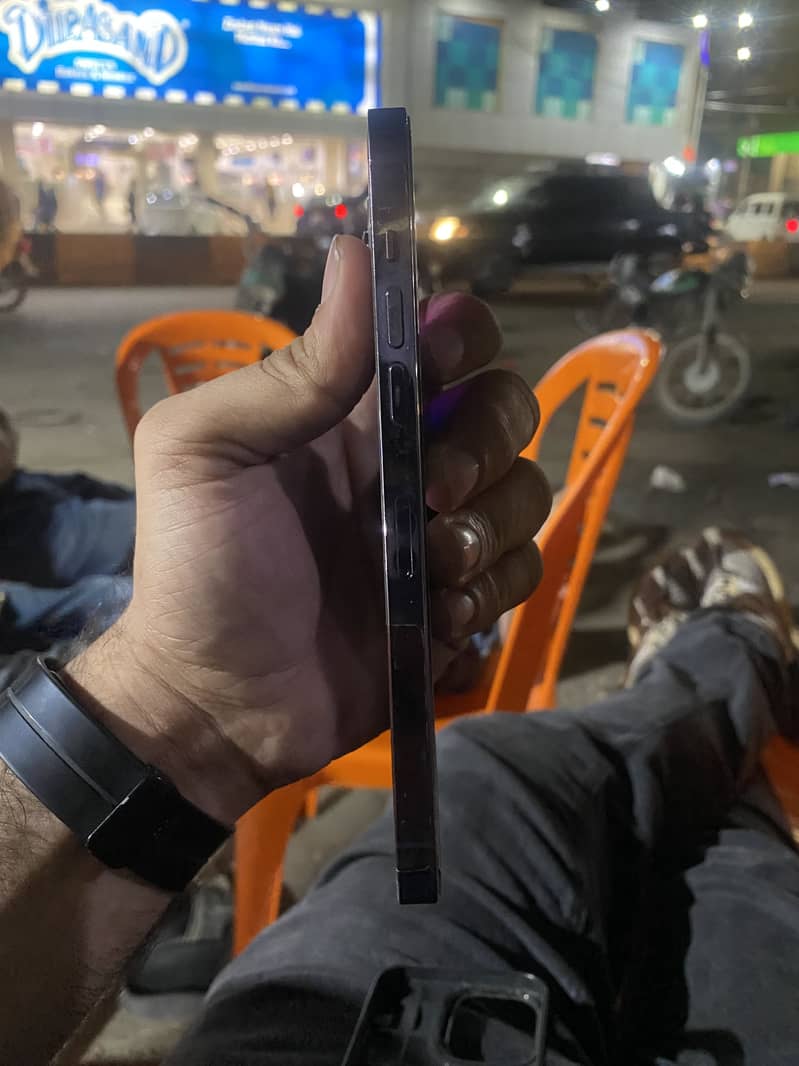 Apple iPhone 14 Pro Max 0