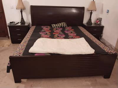 bed set + dressing table