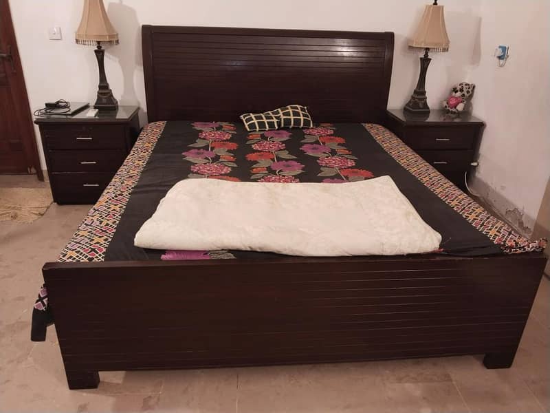 bed set + dressing table 0