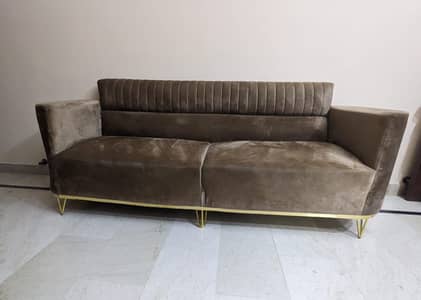Sofa for sale 2-3 seater comfy seating.