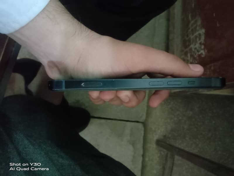 Apple iPhone 13 6