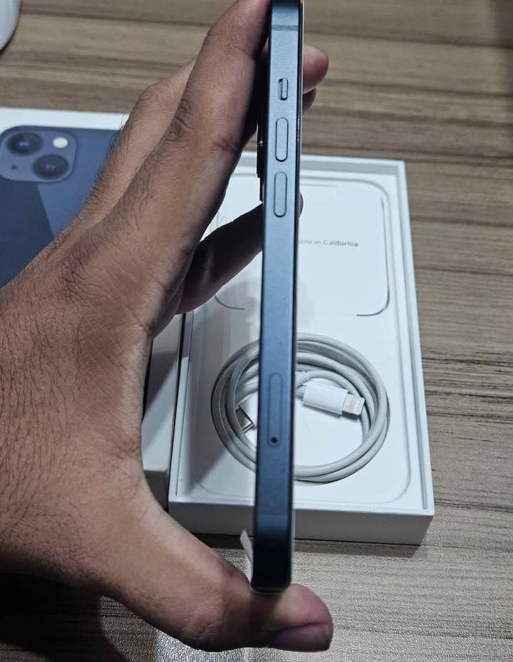 Apple iPhone 13 2