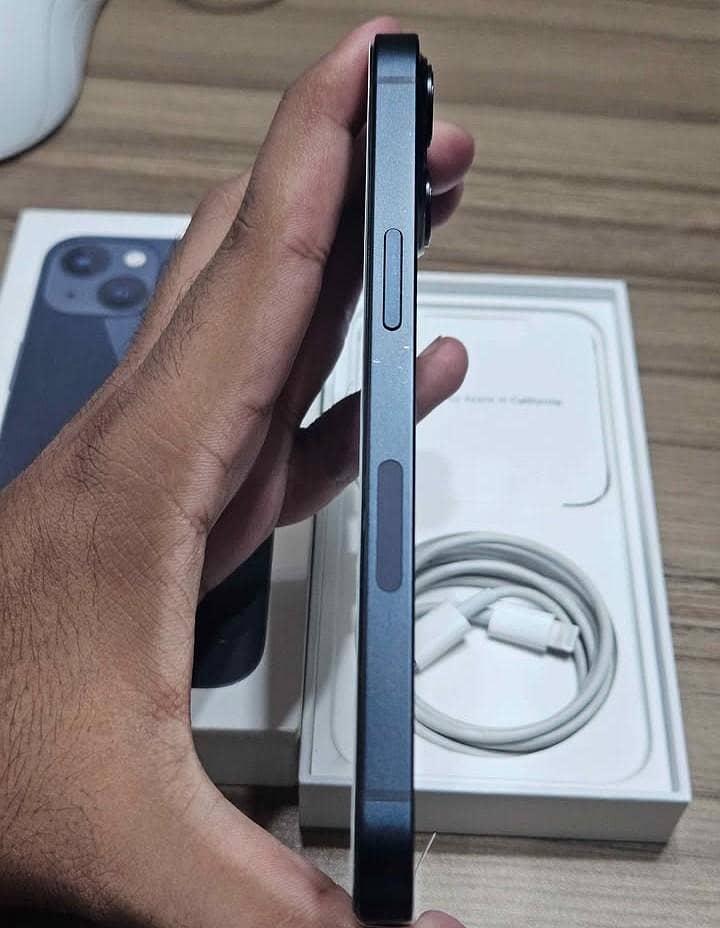 Apple iPhone 13 3