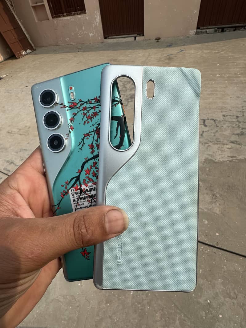 Tecno CAMON 40 Pro 0
