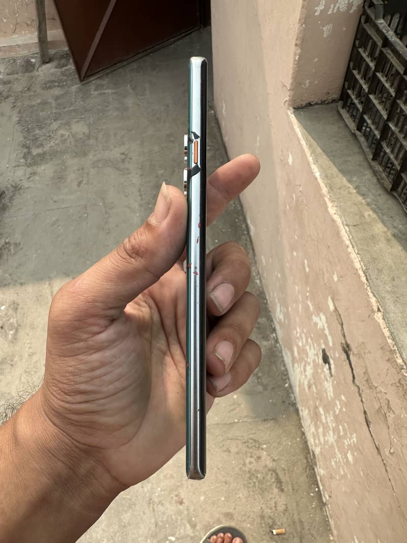 Tecno CAMON 40 Pro 4
