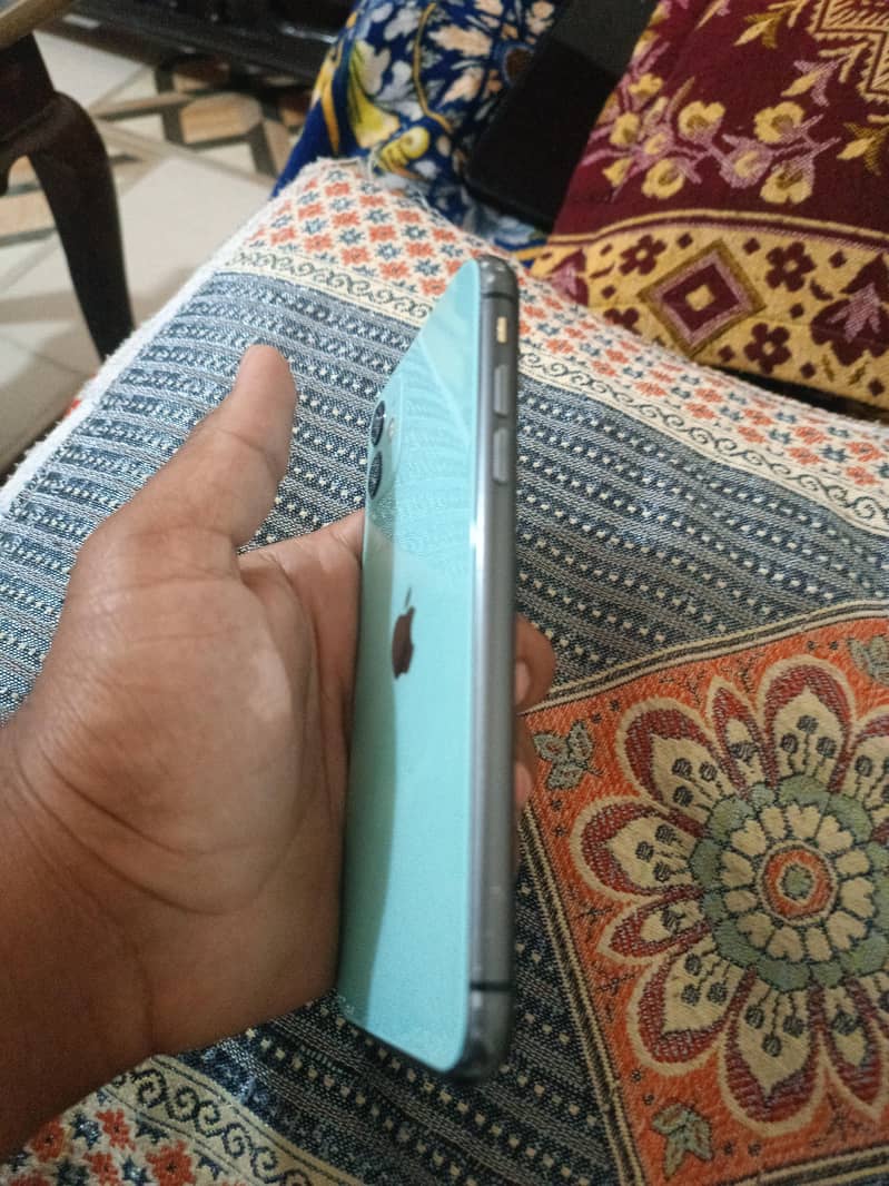 Apple iPhone 11 3