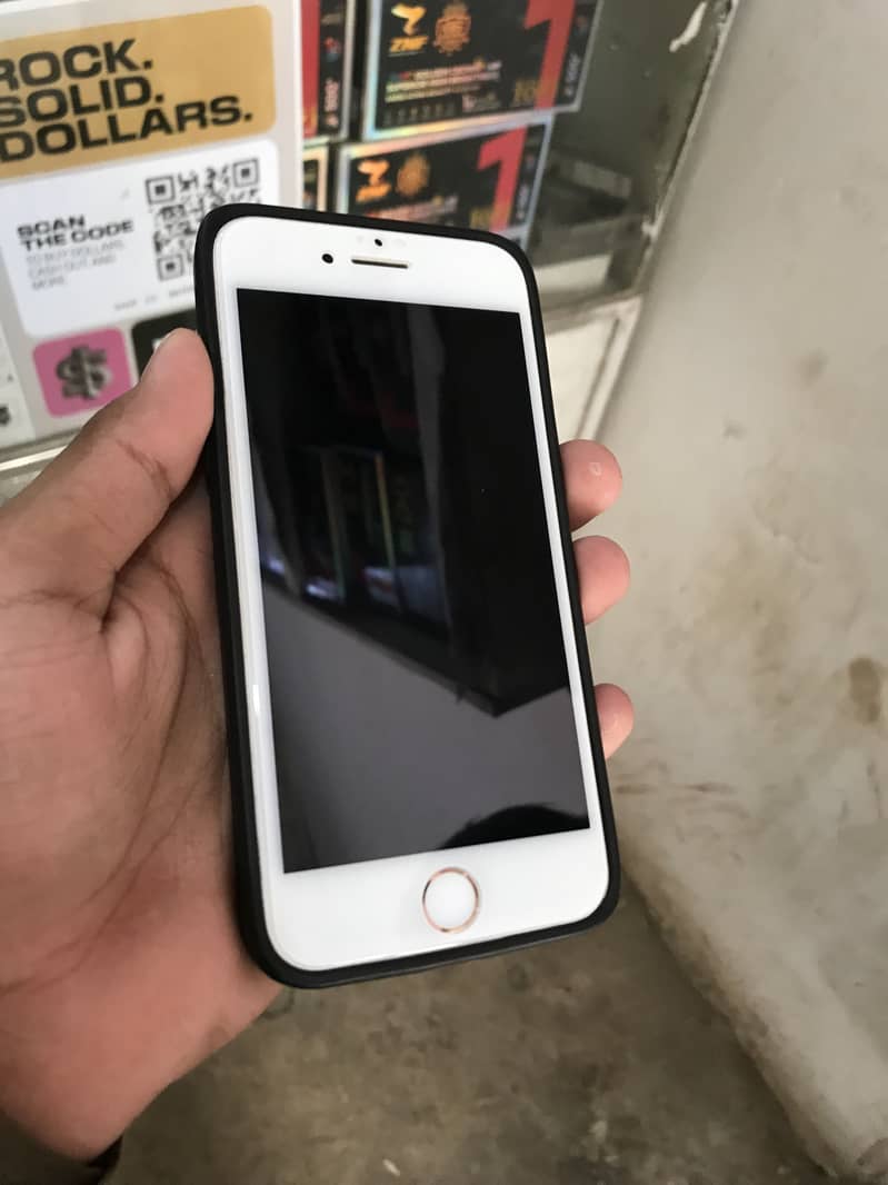 Apple iPhone 8 3