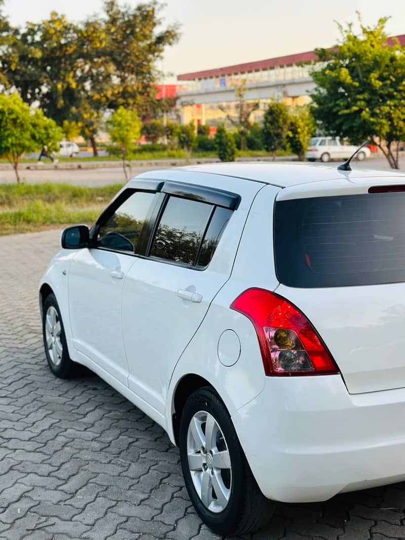 Suzuki Swift 2011 1