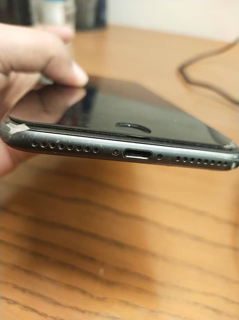 Apple iPhone 8 Plus 3