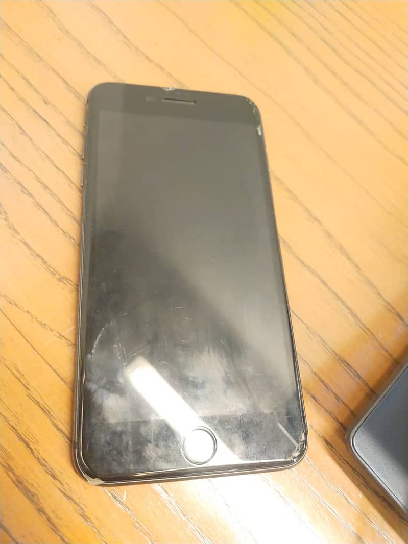 Apple iPhone 8 Plus 4