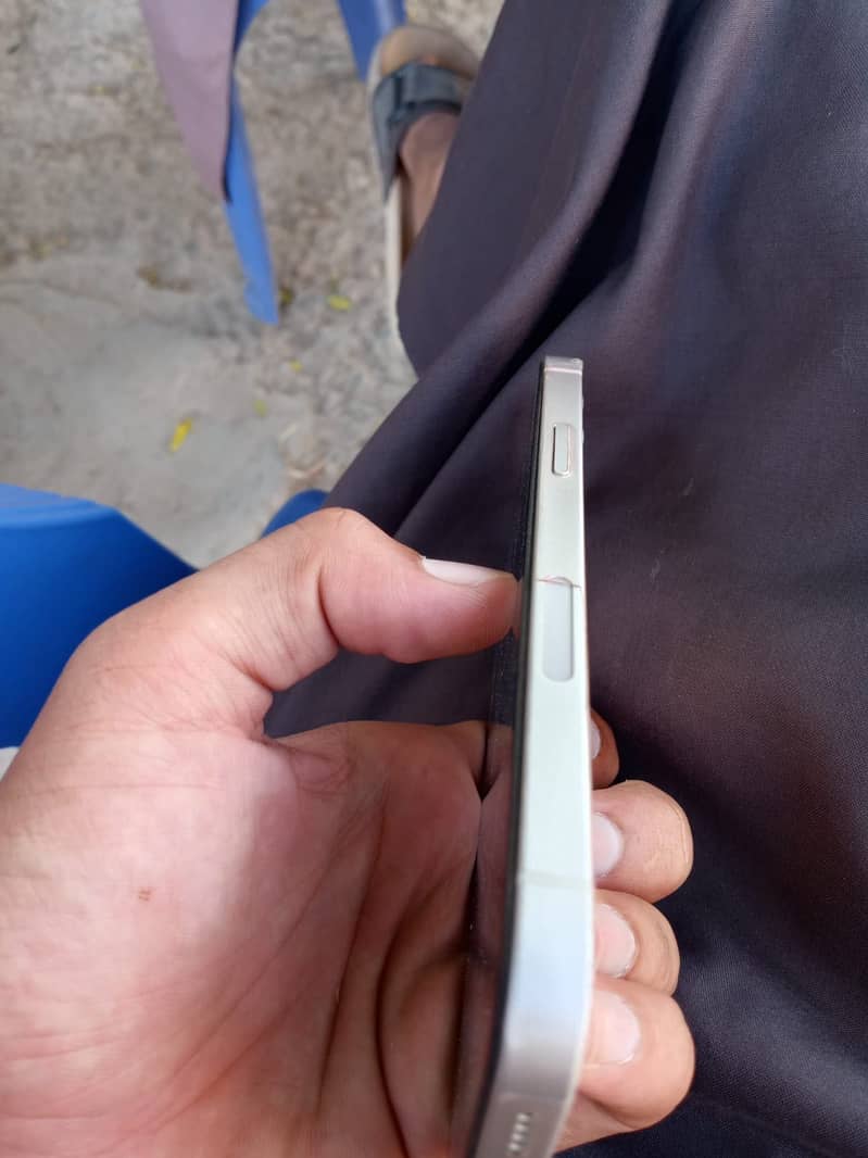 Apple iPhone 12 3