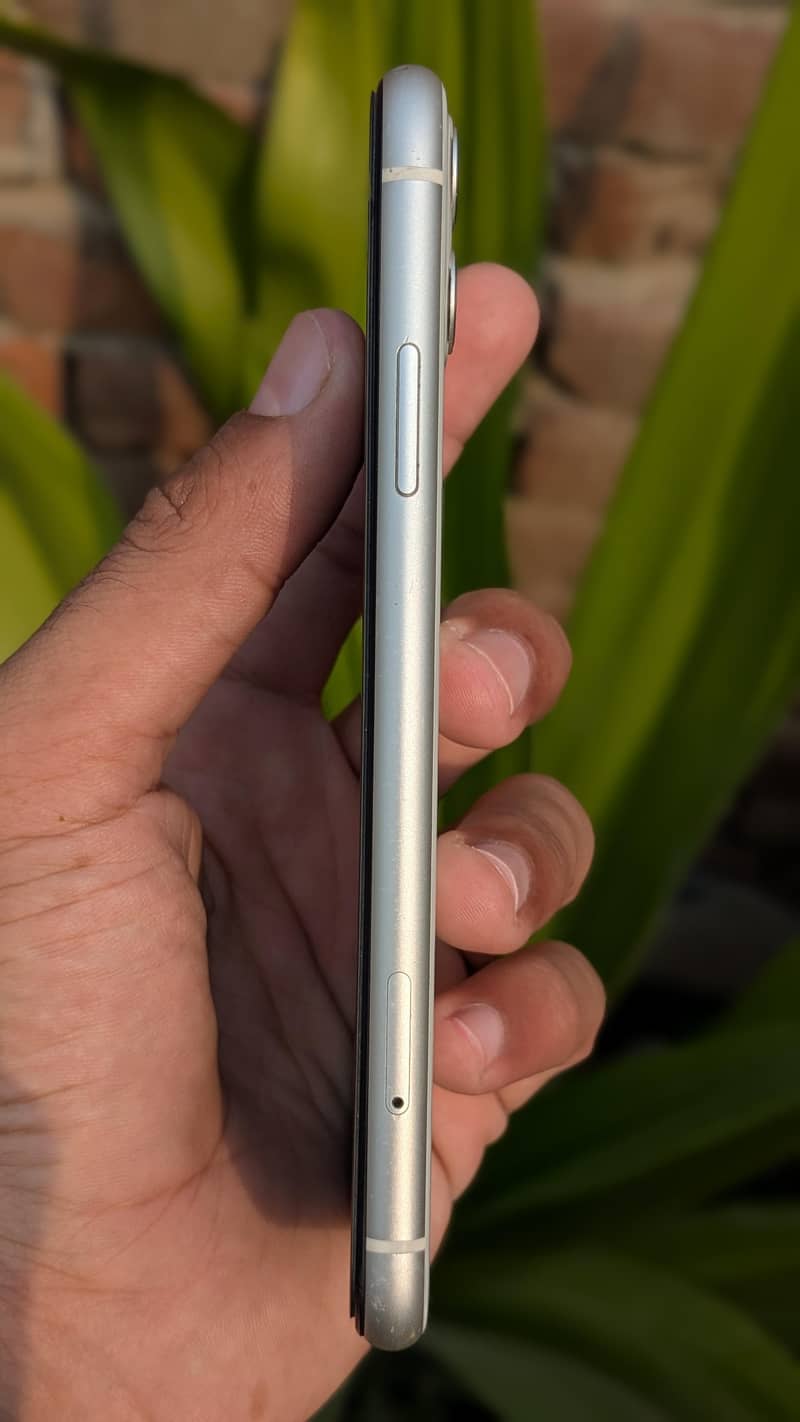 Apple iPhone 11 3