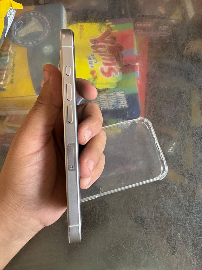 Apple iPhone 15 Pro 3