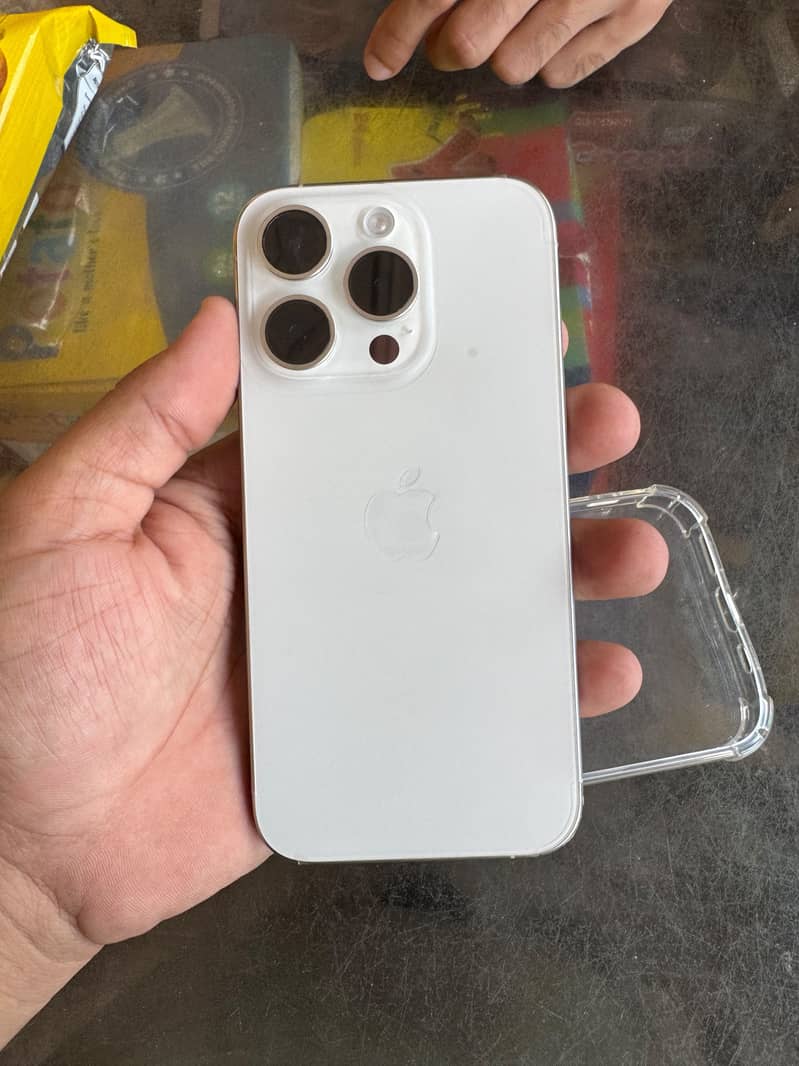 Apple iPhone 15 Pro 4