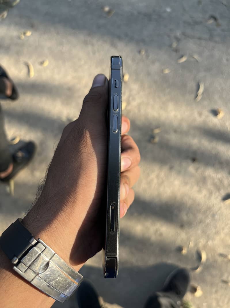 Apple iPhone 12 Pro 4