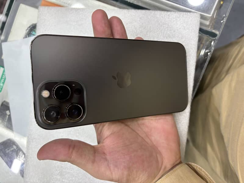 Apple iPhone 13 Pro Max 3