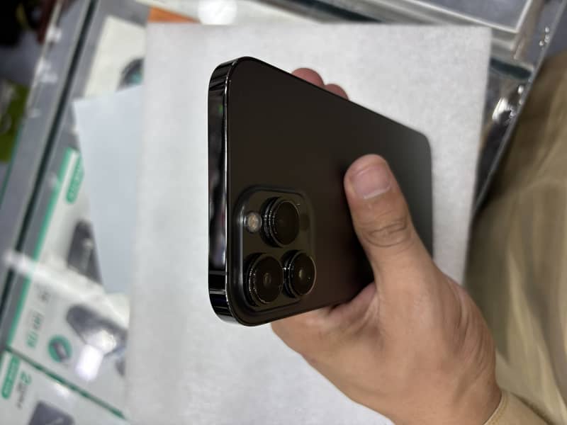 Apple iPhone 13 Pro Max 4