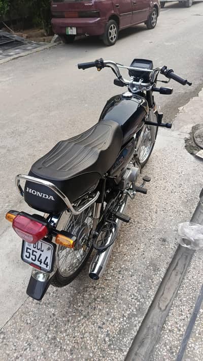 CD 70 2027 model new sticker