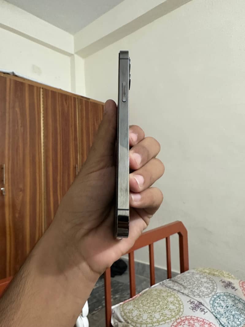 Apple iPhone 12 Pro 2
