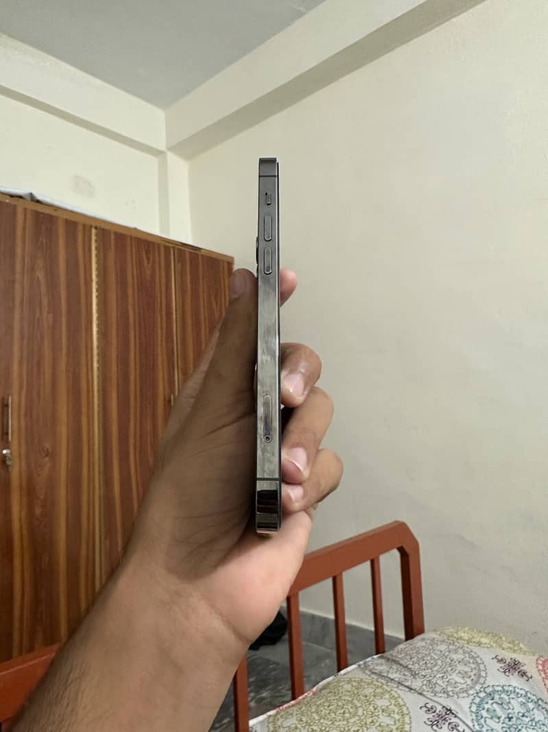 Apple iPhone 12 Pro 4