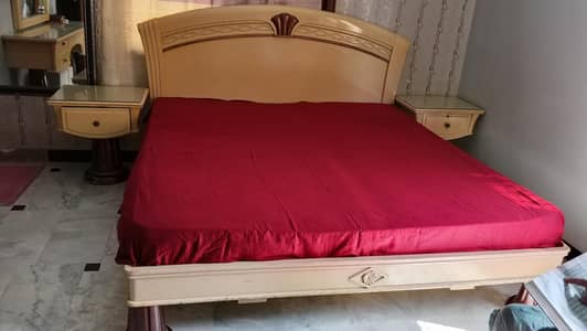 king size bed with dressing table