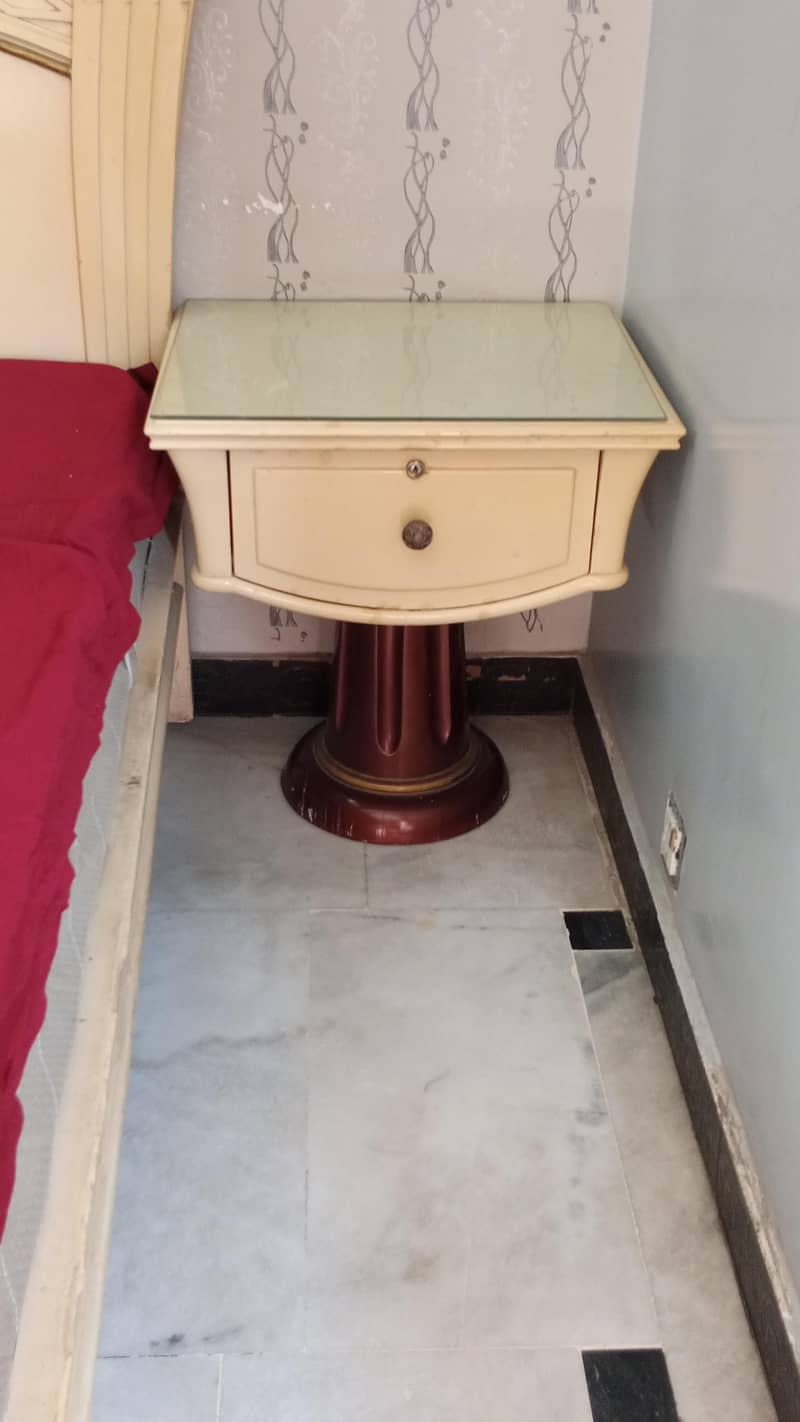 king size bed with dressing table 2