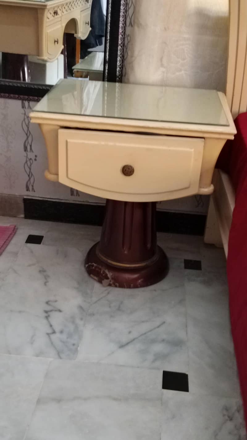 king size bed with dressing table 3