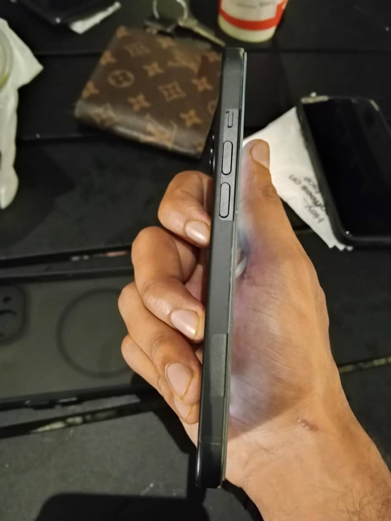 Apple iPhone 15 4