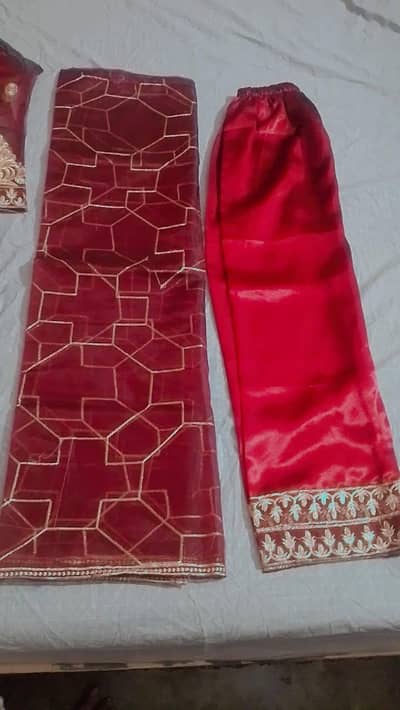 new 3 pice suit 3000k new h wear nh Kya urgent sell size Medium