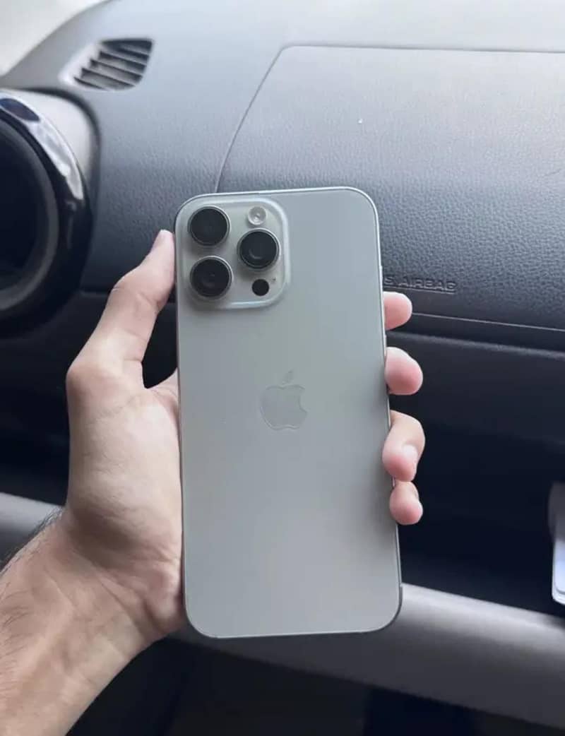 Apple iPhone 16 Pro Max 0