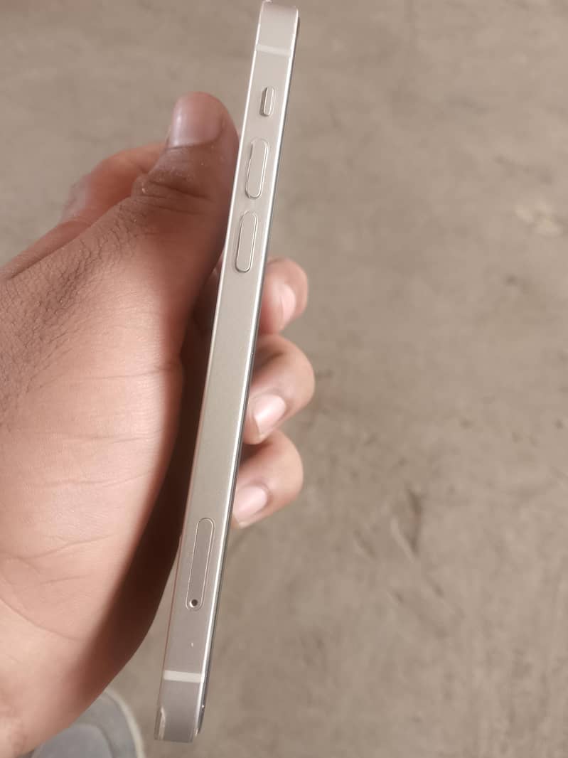 Apple iPhone 12 3