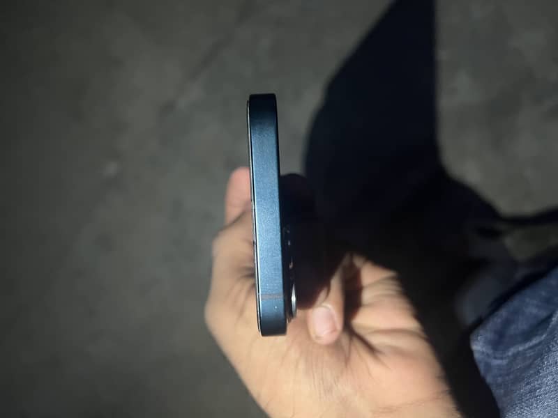 Apple iPhone 13 2