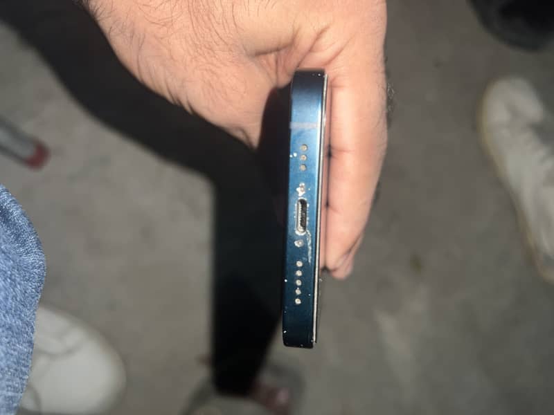 Apple iPhone 13 5