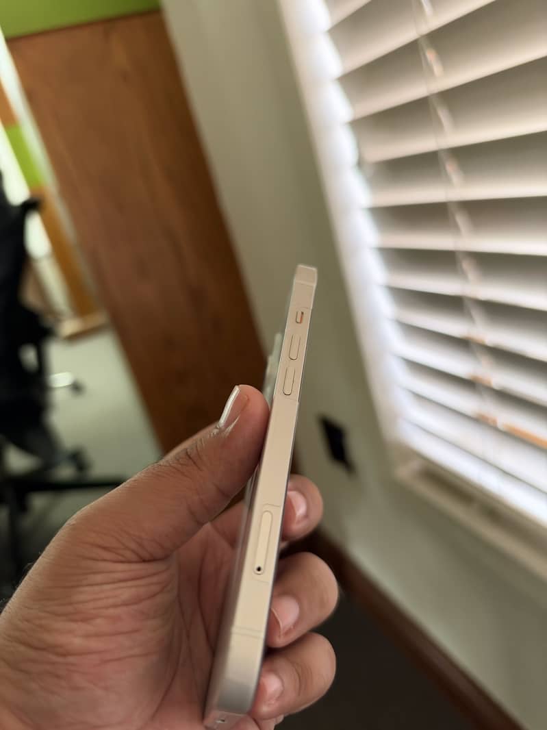Apple iPhone 13 2