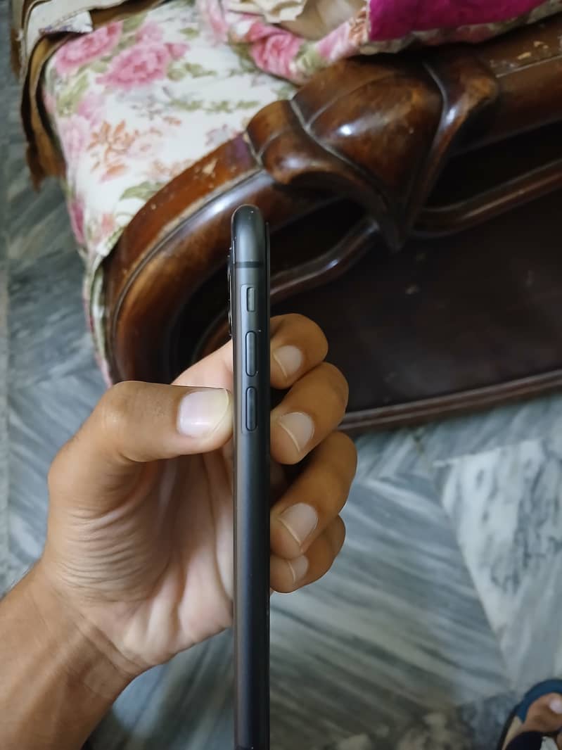 Apple iPhone 11 3