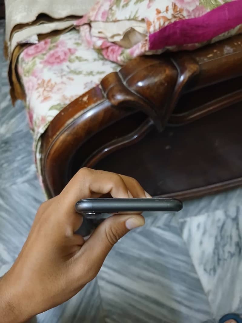 Apple iPhone 11 7
