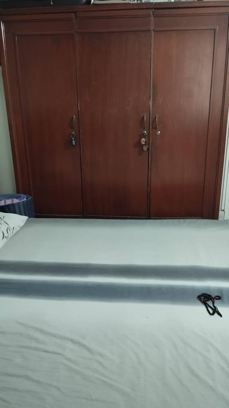 3 door wardrobe 0