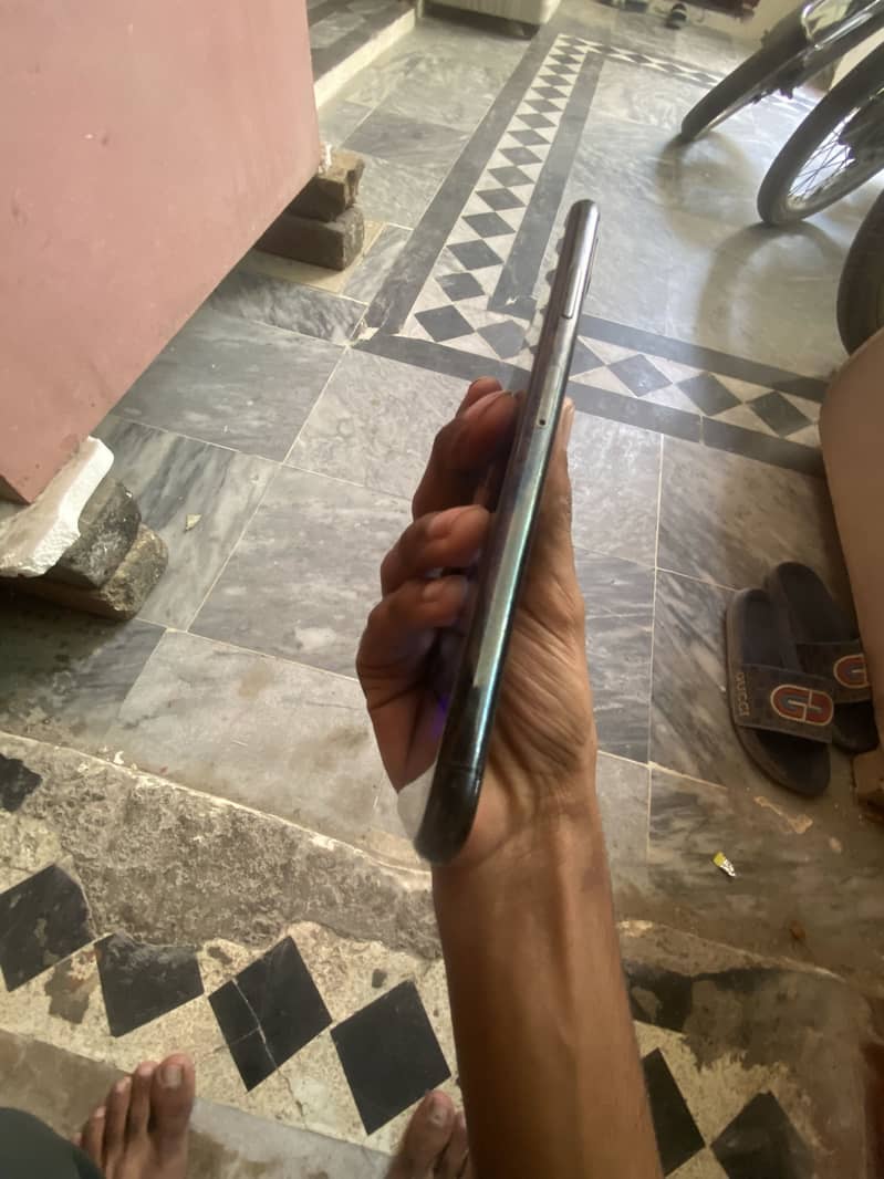 Apple iPhone XS Max 3