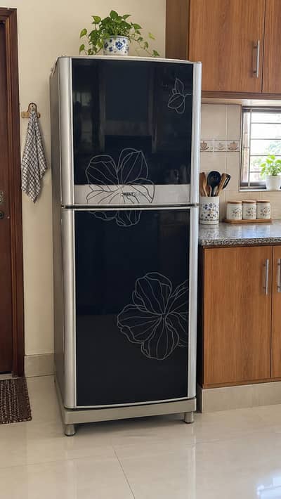 ORIENT FRIDGE MEDIUM SIZE GUD CONDITION NO FAULT call 03281010987