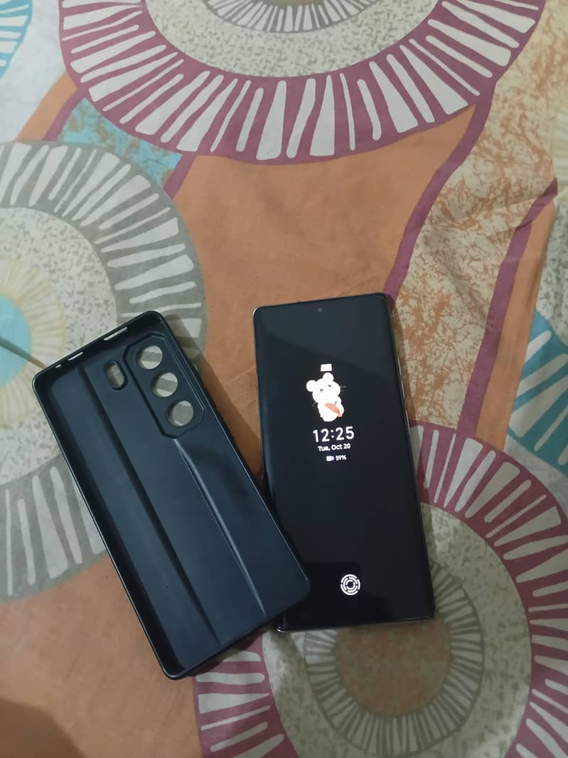 Tecno CAMON 40 Pro 0