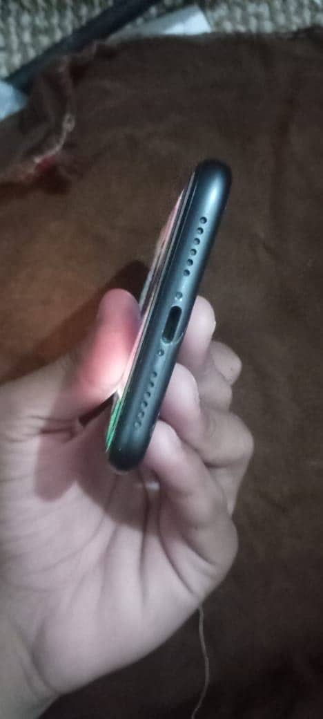 Apple iPhone 11 0